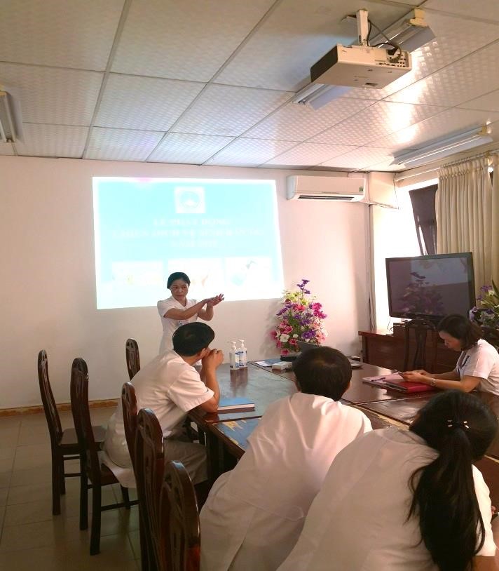 Bệnh viện Đa khoa tỉnh Hải Dương tổ chức tập huấn kiến thức và cấp Giấy chứng nhận cho các thành viên mạng lưới kiểm soát nhiễm khuẩn - năm 2019